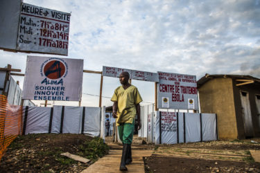 コンゴ民主共和国のエボラ、「緊急事態」の宣言を見送り